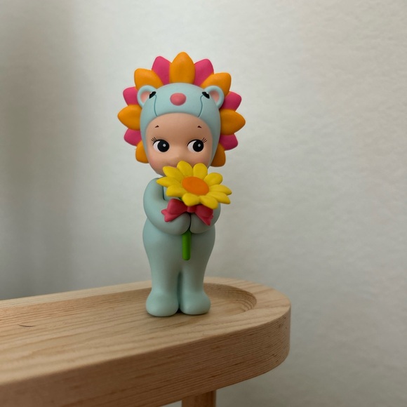 Dreams Other - Flower gift Sonny Angel